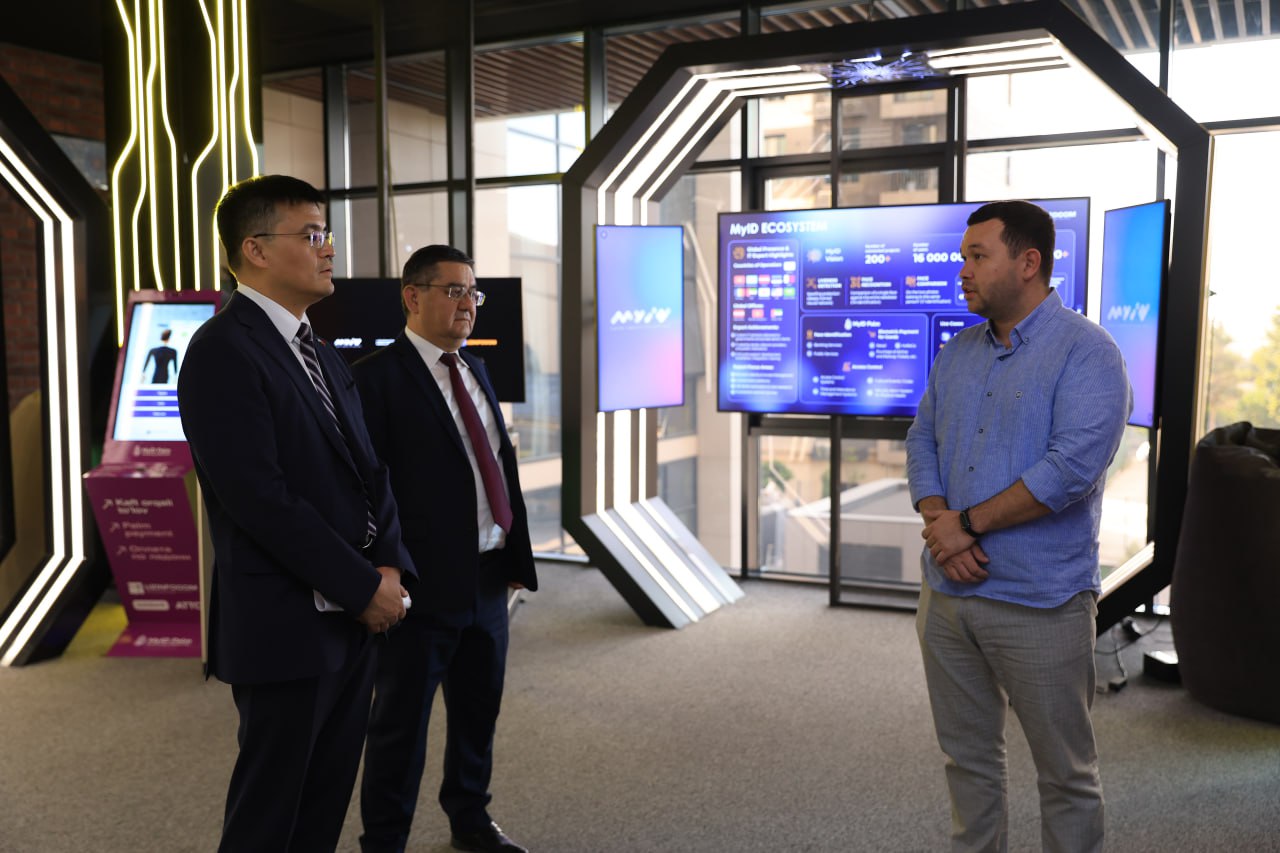 Bugun UZINFOCOM ofisiga Raqamli texnologiyalar vazirining o‘rinbosari Jamol Maxsudov bilan birga Xitoy Xalq Respublikasi elchisi Yuy Szyun tashrif buyurdi.