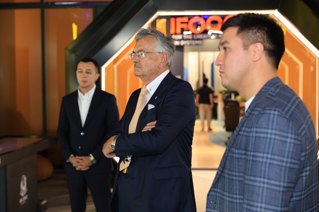 Профессор Вольфганг А. Херрманн - Президент Университета “Янги Ўзбекистон” посетил офис UZINFOCOM.